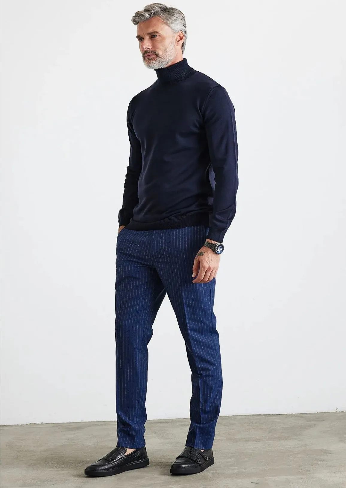 “Isaac” Navy Men’s Turtle Neck